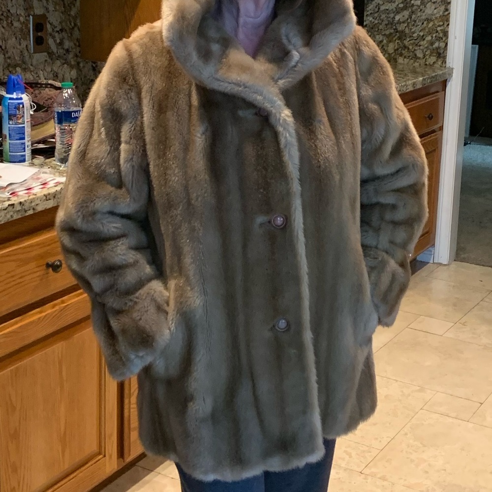 Vintage Faux Fur Coat. Unworn/excellent condition.